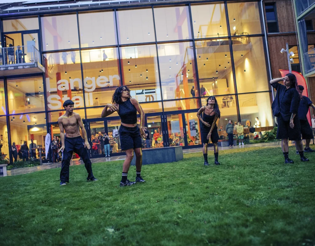 Performance der Oxmoron Dance Company | Grand Opening im Kreativ Quartier Potsdam | Foto: Karoline Wolf